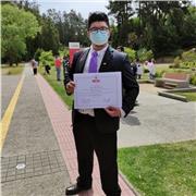 Profesor de Historia dicta clases para niños y niñas de todas las edades